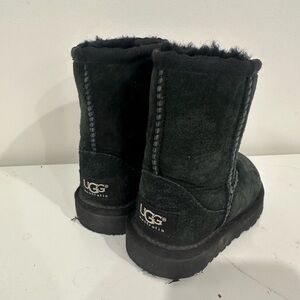 Uggs toddler size 6 black